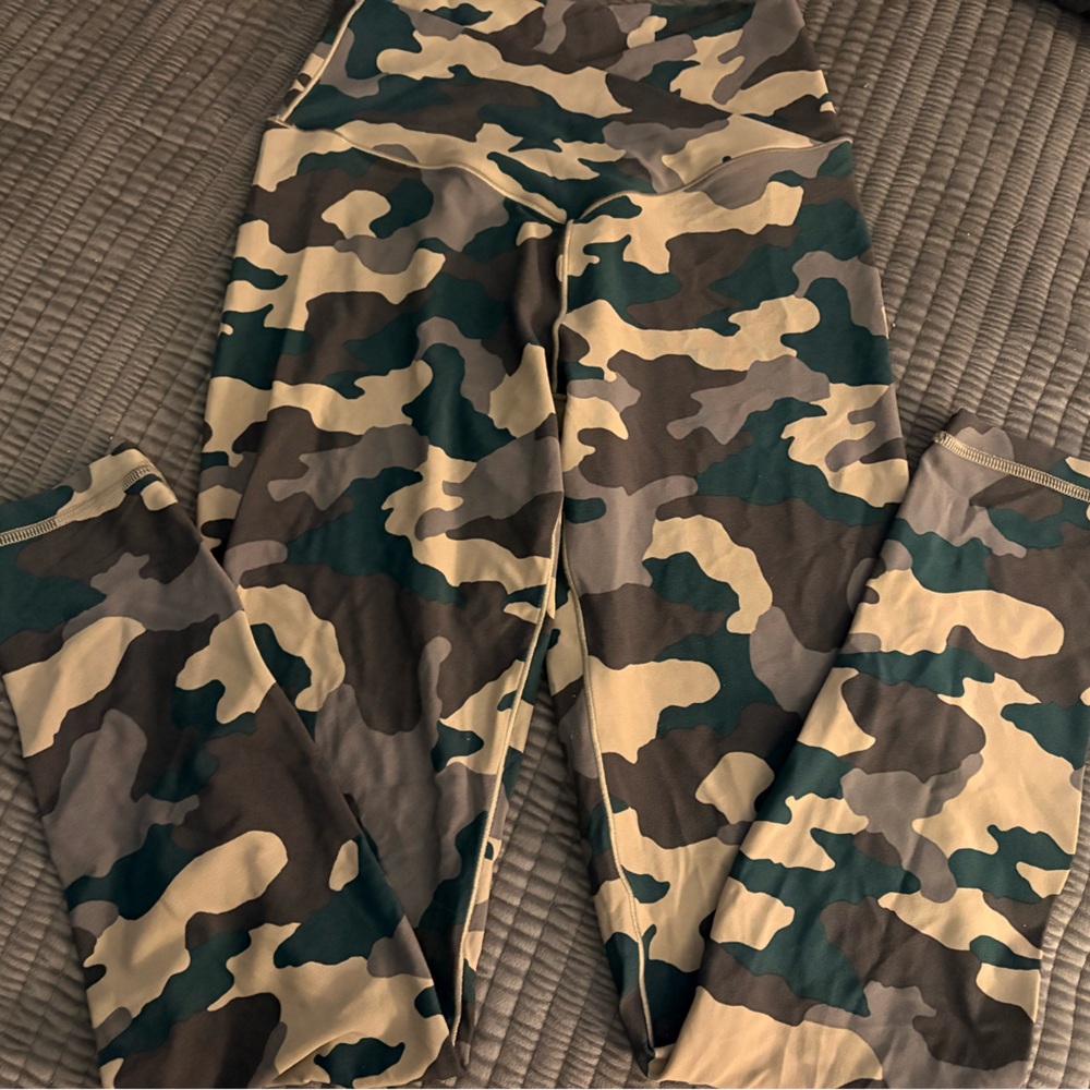 Aerie Camouflage Leggings in Green and Tan